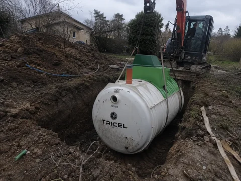 Pose d'une microstation Tricel à la mini-pelle — AquaPro 33